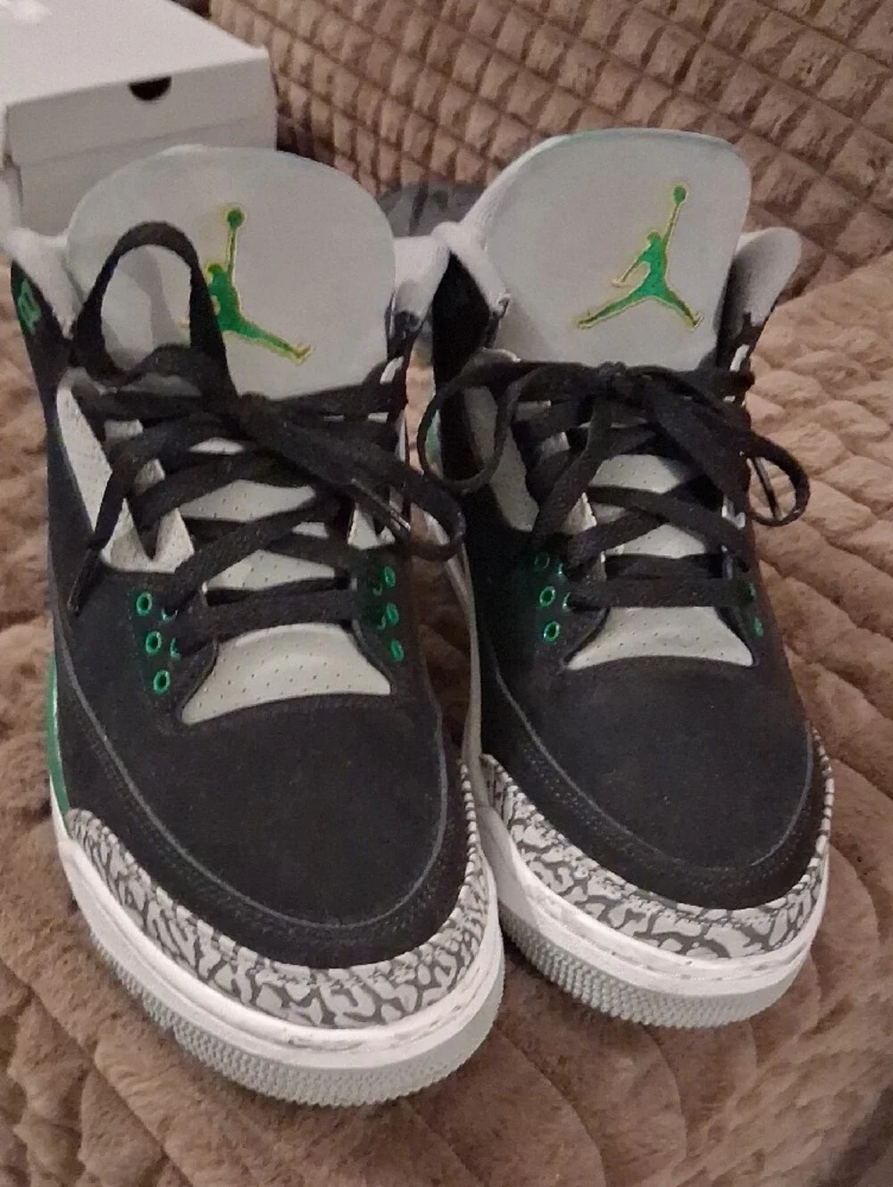 Jordan Men’s Black and Green Retro Lace-Up Sneakers